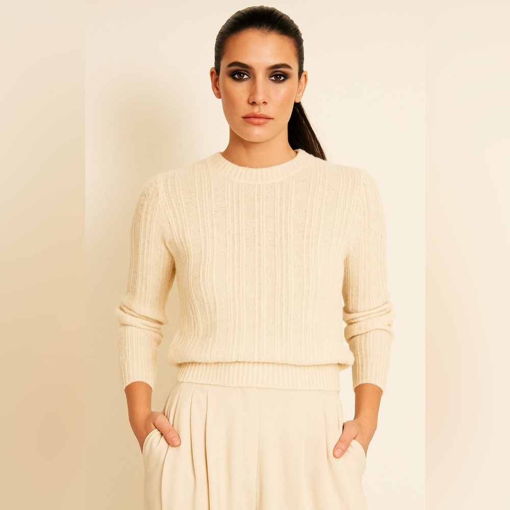 Pure Gould, Vintage, pristine, cream crew neck sweater.  Think soft elegance M